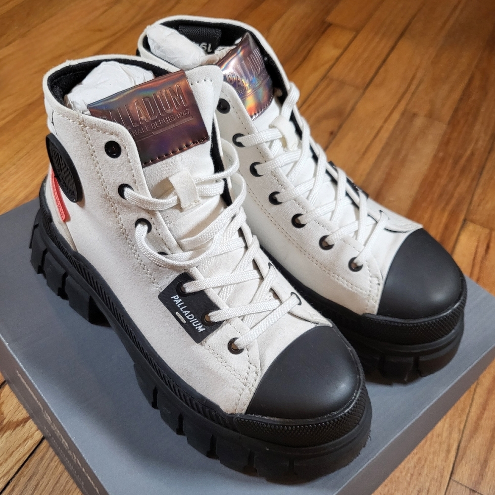 Palladium Women's 5.5 Revolt HI TX Star White Hi Top Sneakers